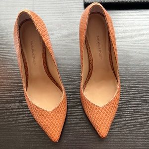 Banana Republic 6.5 tan crocodile 12 hour heels